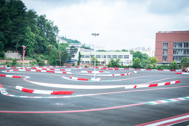 【新浪新聞】貴陽(yáng)Ckart卡丁車俱樂(lè)部盛大開(kāi)業(yè)(圖4)